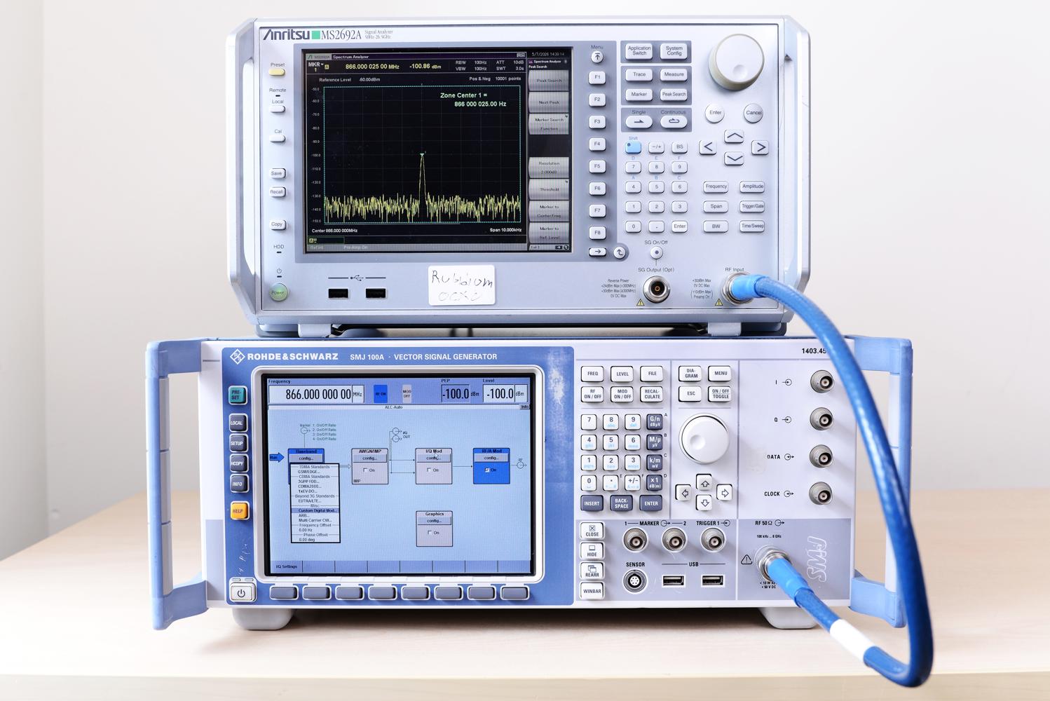 Генератор сигналов  векторный ROHDE & SCHWARZ SMJ100